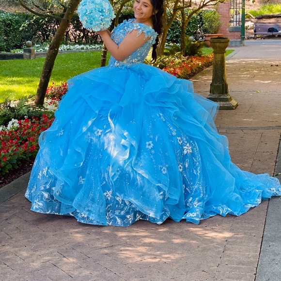 Baby blue quince dress - Picture 1 of 3